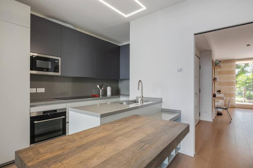 Easylife - Modern And Spacious Apt In Fiera City Life Милано Екстериор снимка