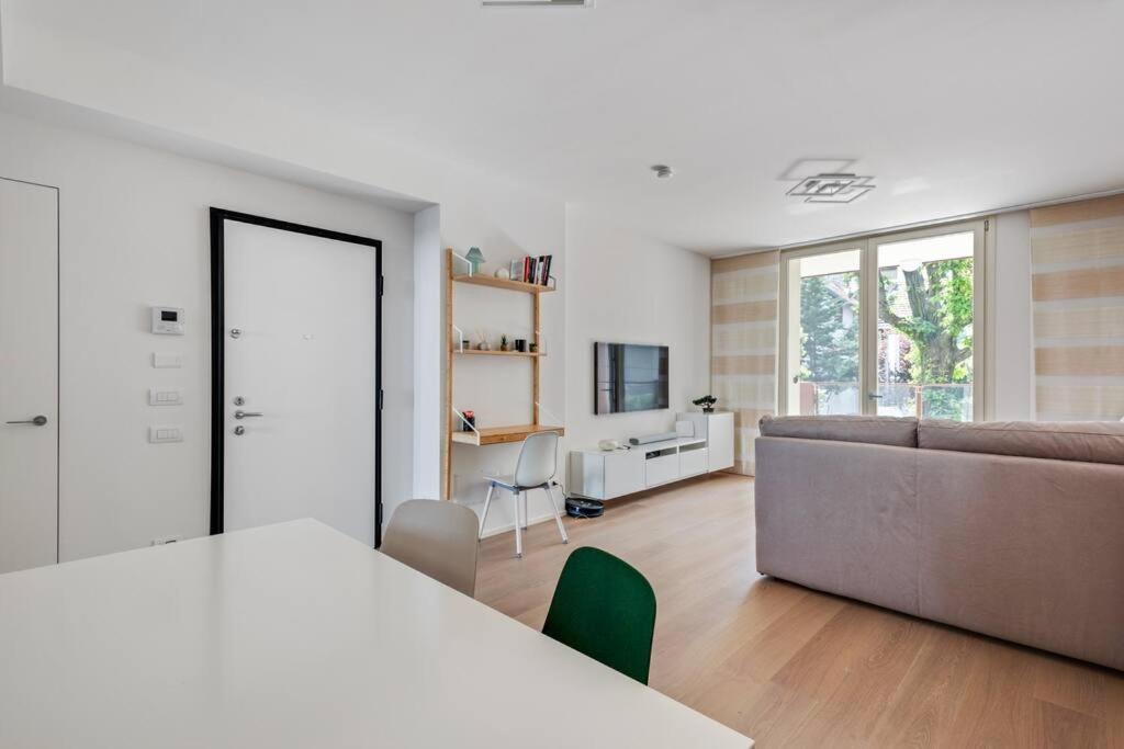 Easylife - Modern And Spacious Apt In Fiera City Life Милано Екстериор снимка