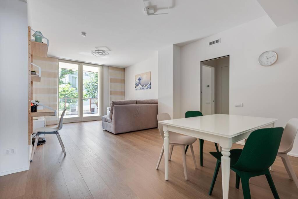 Easylife - Modern And Spacious Apt In Fiera City Life Милано Екстериор снимка