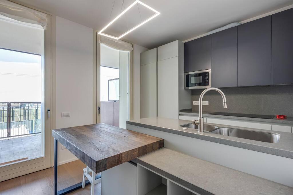 Easylife - Modern And Spacious Apt In Fiera City Life Милано Екстериор снимка