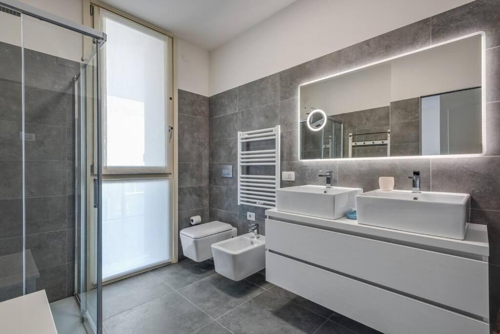 Easylife - Modern And Spacious Apt In Fiera City Life Милано Екстериор снимка